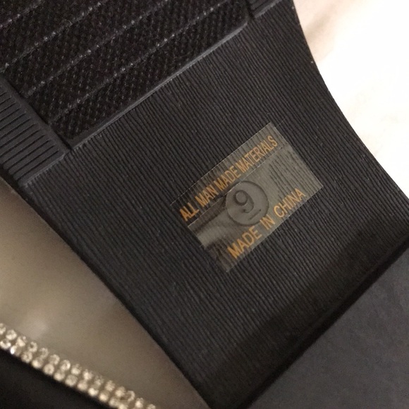 Sandals ❗️FINAL SALE❗️ - Picture 2 of 2